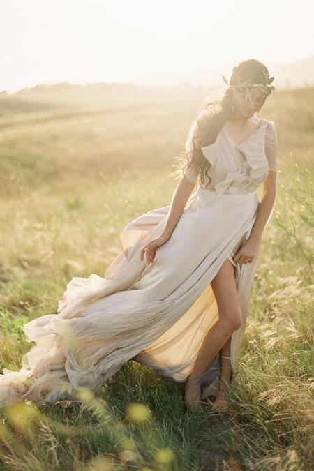 Bridal gown in Greece from oncewed.com