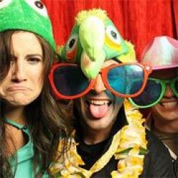 Pose-and-Click Photobooth